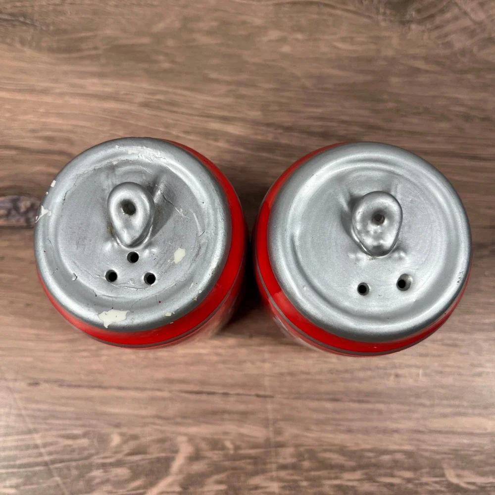 Vintage 2002 Coca-Cola Salt & Pepper Shakers‎ Red Ceramic Soda Can Gibson Set